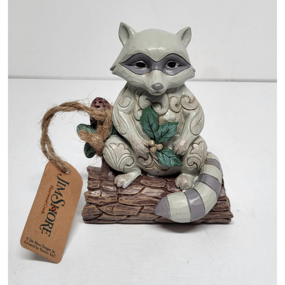 JIM SHORE Figurine WHITE WOODLAND RACCOON PINECONE Holly Tree Wild Forest - Picture 1 of 5